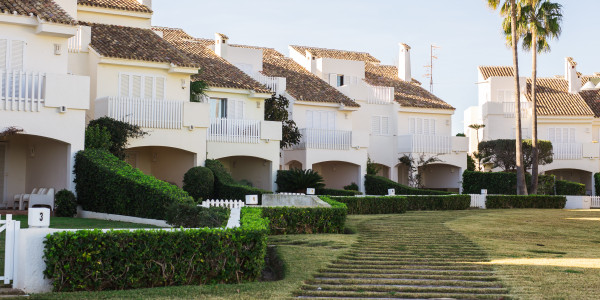 Compraventa de Inmuebles en  Copons · Adosados