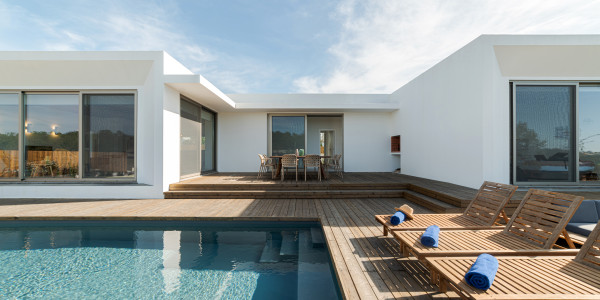 Compraventa de Inmuebles en  Copons · Casas Diseño Minivalista